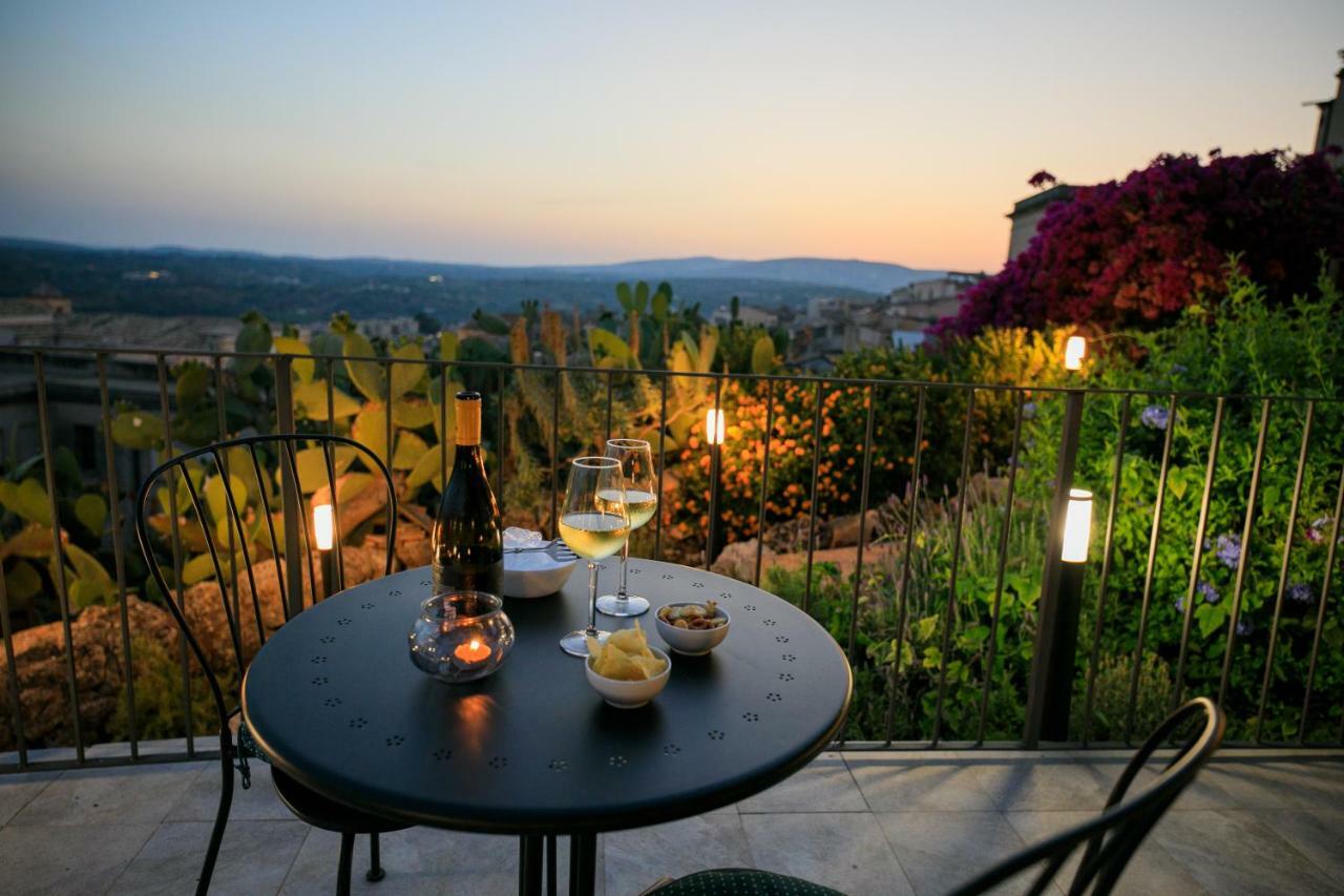 Trigona Garden Suite Noto Eksteriør bilde